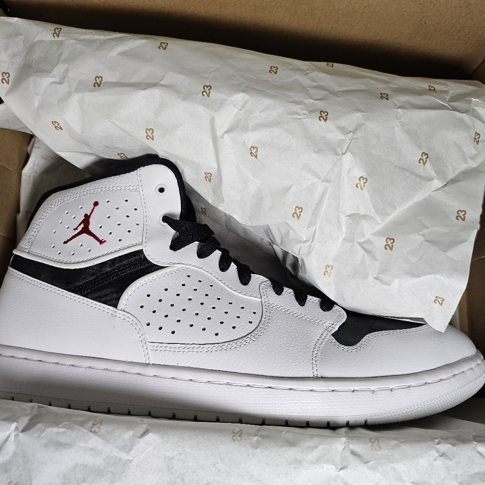 Jordan Access White/Black/Red Size 14